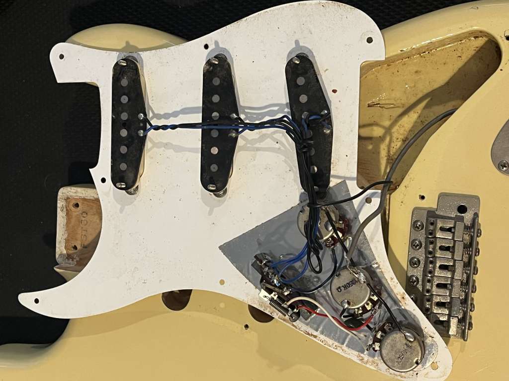 Fernandes FST-60 Stone Logo pickups  Tokai