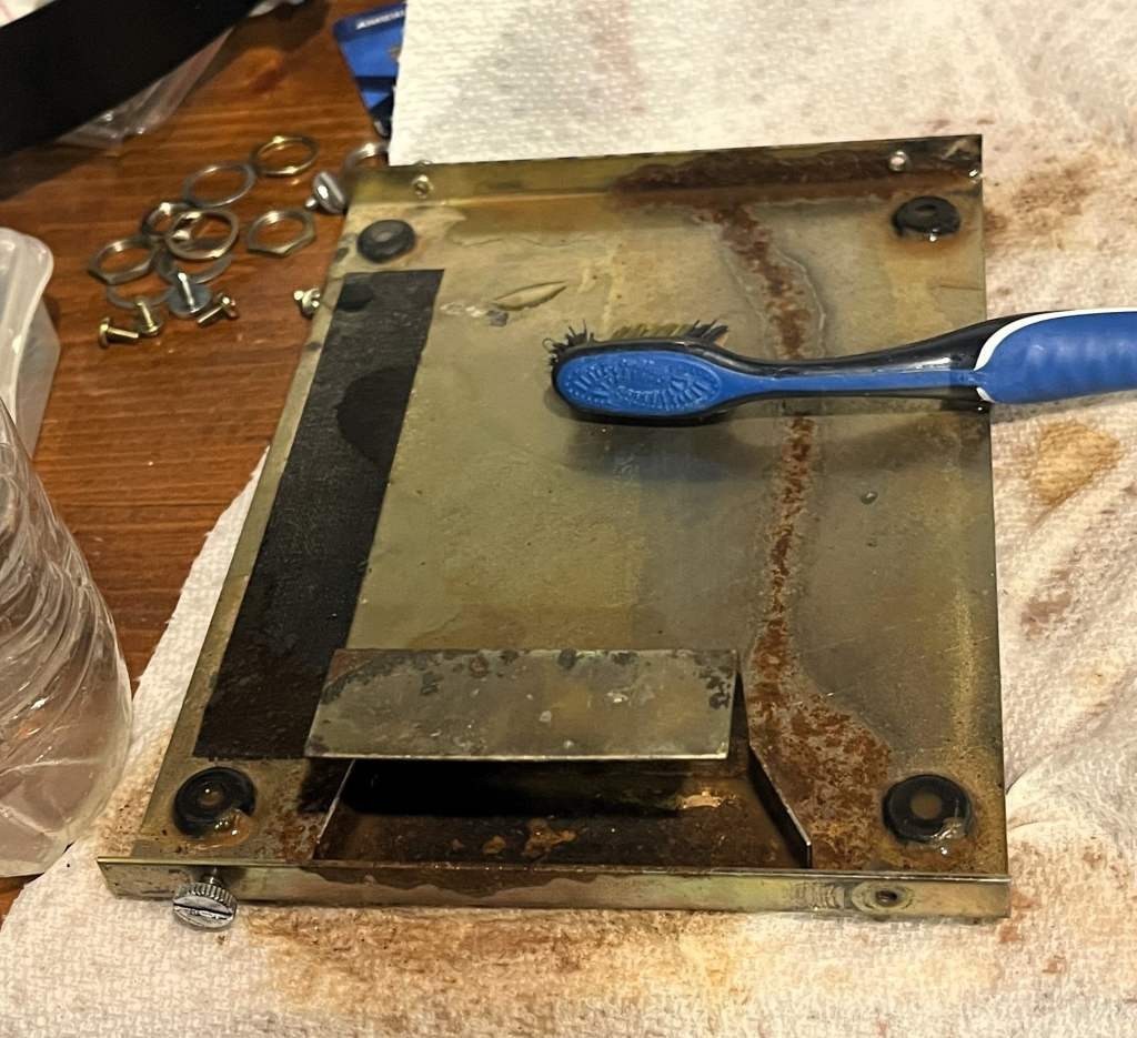 Ace tone Fuzz master Fm-3 cleaning the bottom battery corrosion