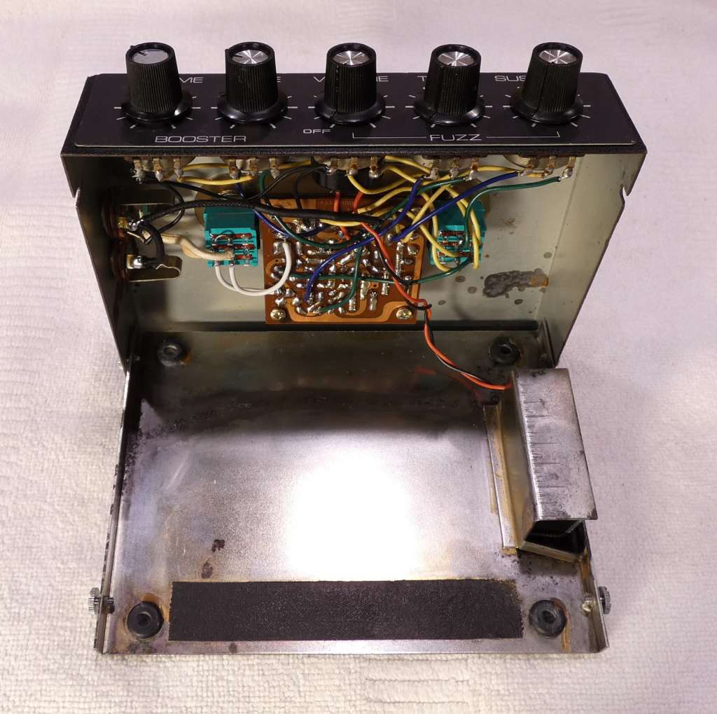 Ace tone Fuzz master Fm-3 inside gut shot
