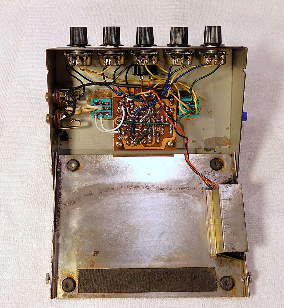 Ace tone Fuzz master Fm-3 inside gut shot